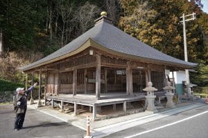 ケヤキ1本から3体 「木の中地蔵」 - 丹波新聞