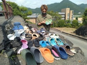 靴泥棒で日本の田舎の村 大騒ぎ