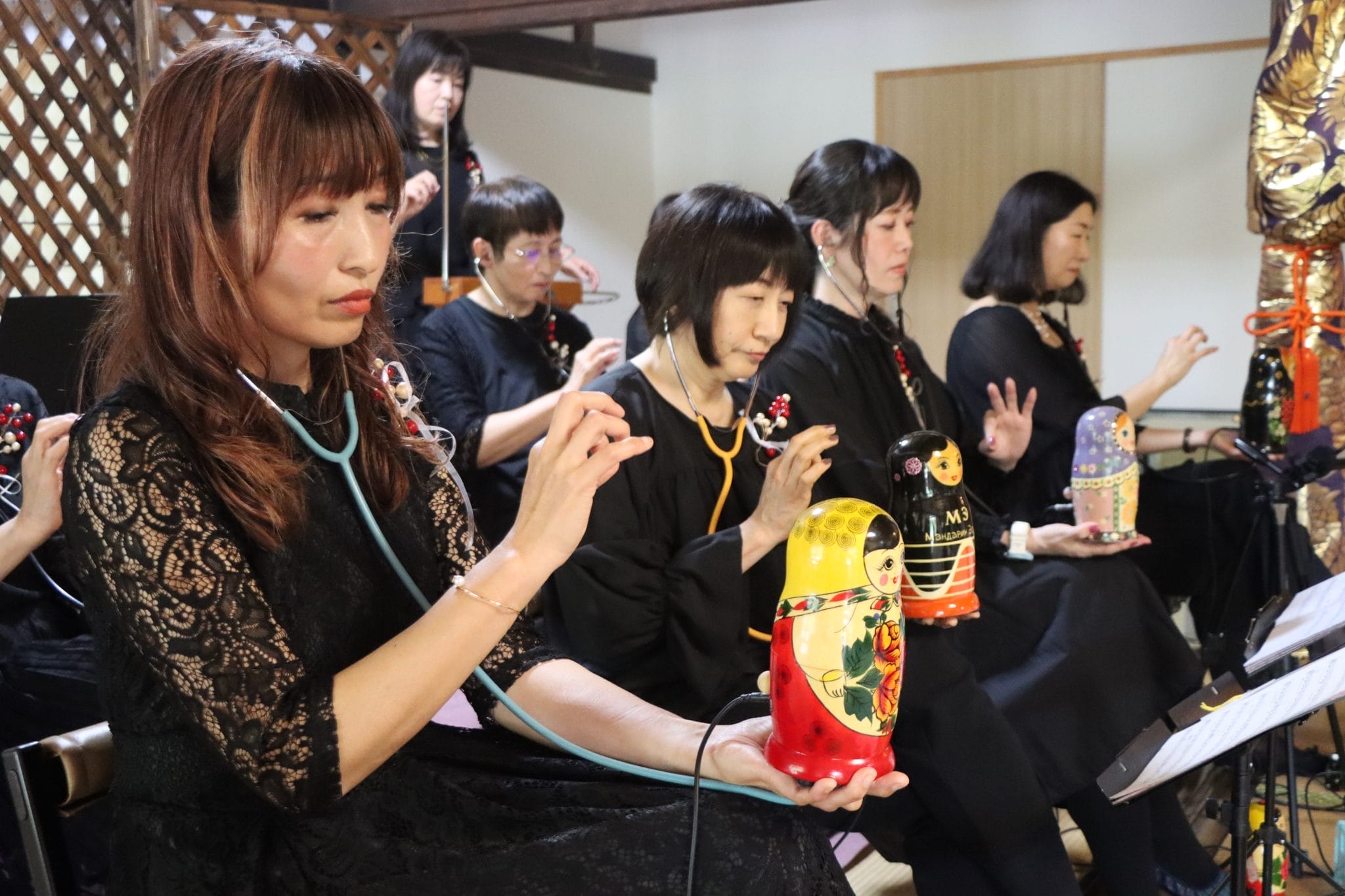 ウィーン」 人形模した電子楽器「マトリョミン」披露 お寺に