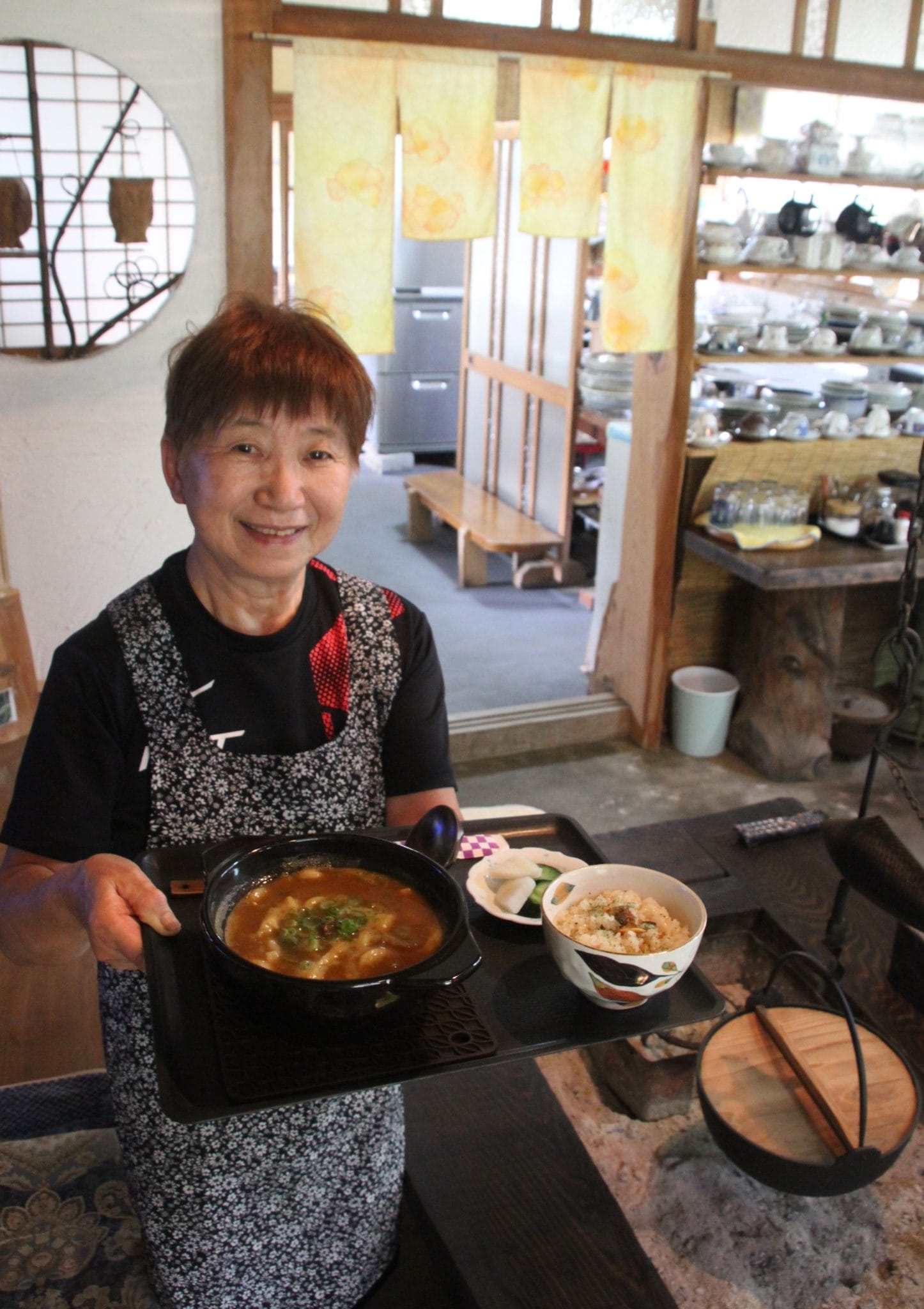メニューは「カレーうどん」1本 77歳女性が店開業 「ぼけ防止