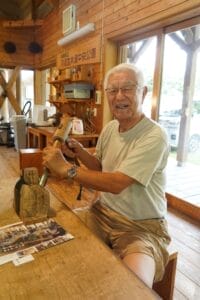 ニホンザル彫刻で次席 木彫り歴25年の85歳男性 養父市の全国公募展