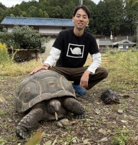 カメでっかいゾウ ゾウガメの「ジャニア」 放し飼いの「楽園」に移住